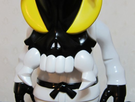 Secret Base Convex Skull Bee Deka Black & White Ver 5  Vinyl Collection Figure Online